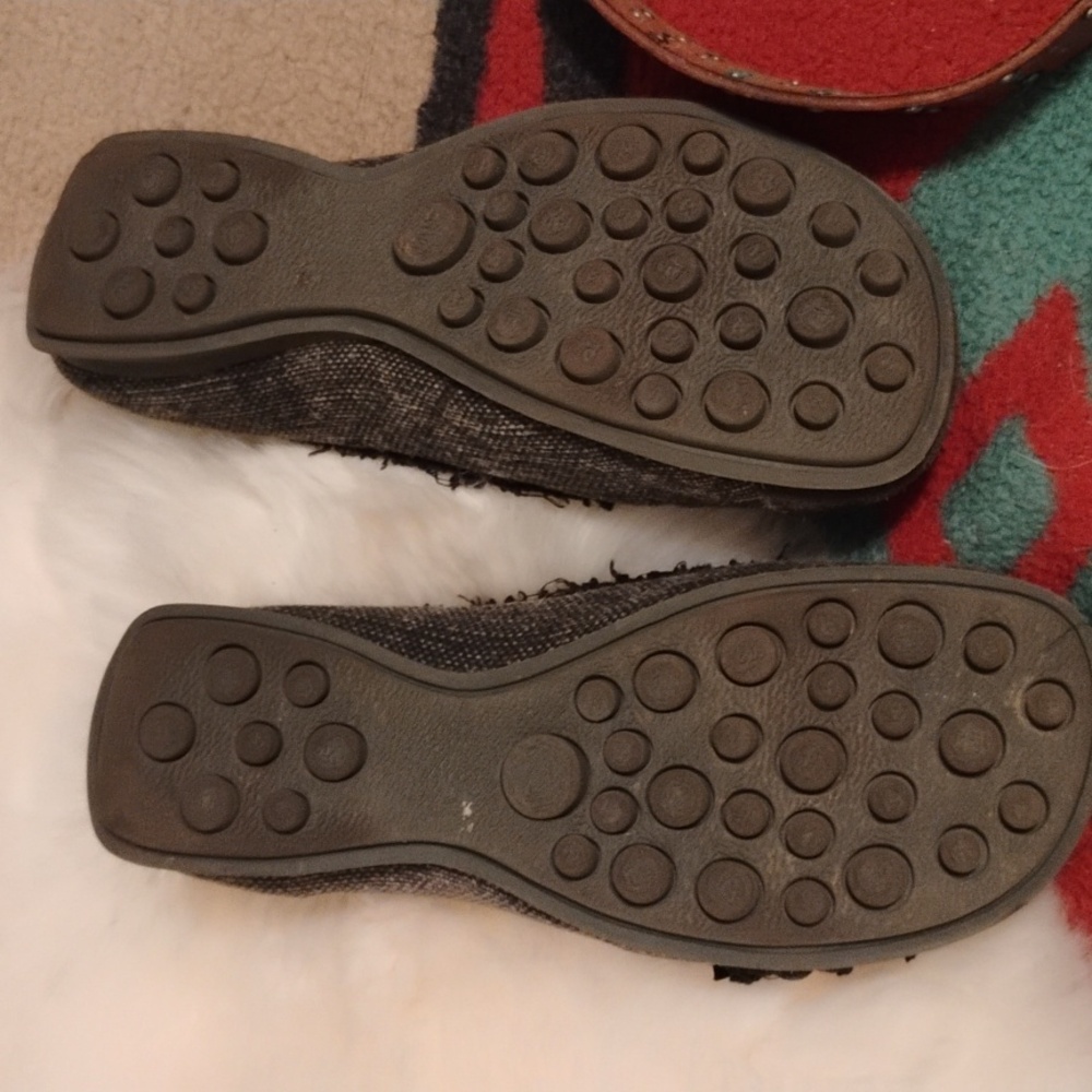 Mudd Black and Gray Flats - Picture 2 of 4